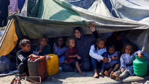 Devastating Situation within Gaza City while Israeli Forces Advance
